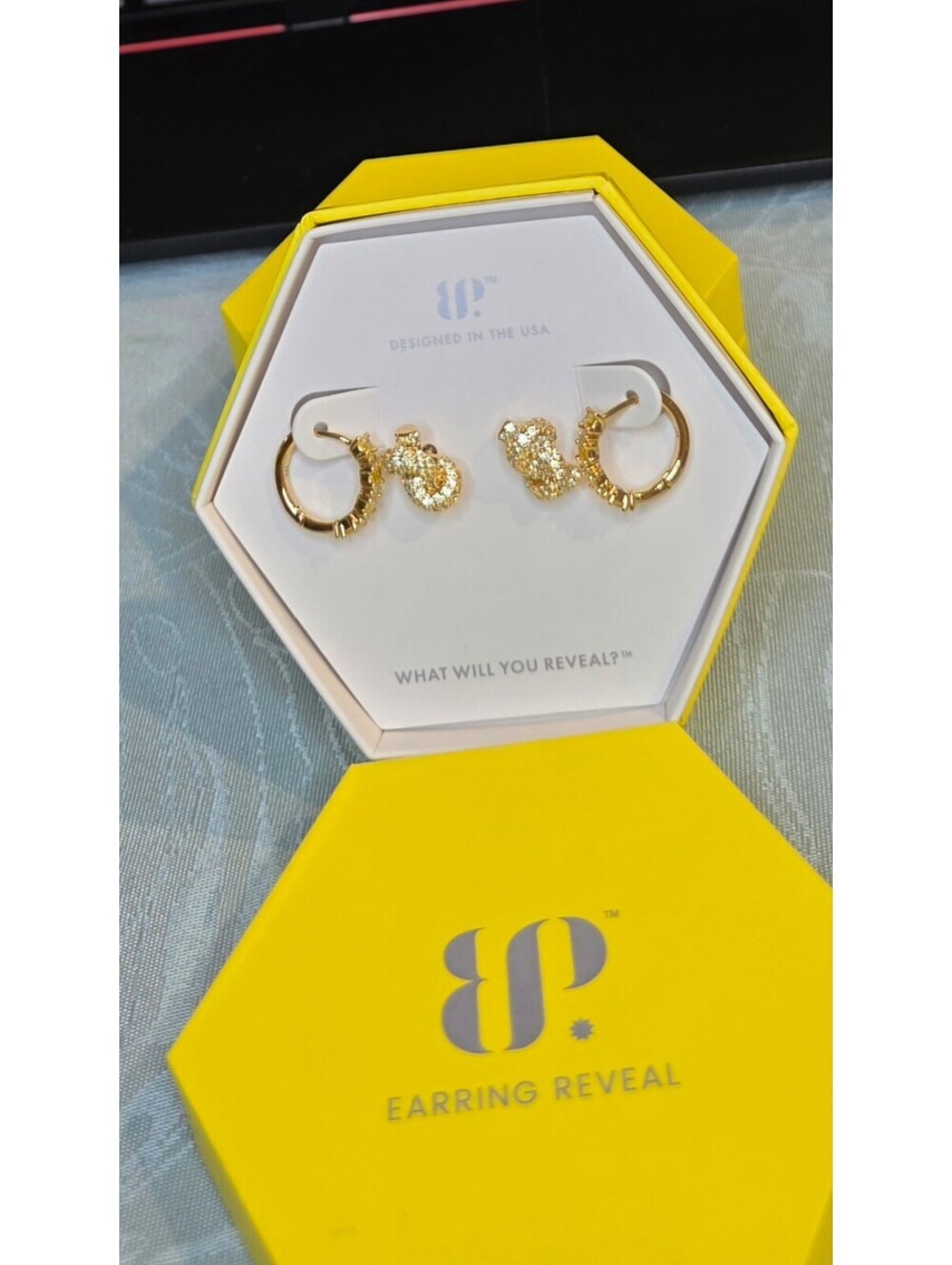 Earring Reveal The Moment is Yours Exclusive Bringback Gold-